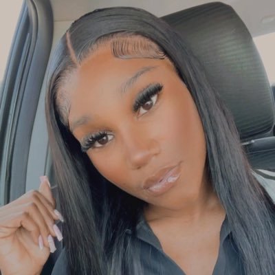 SkiahlaC's profile picture. insta @skiahla A MOM ♡