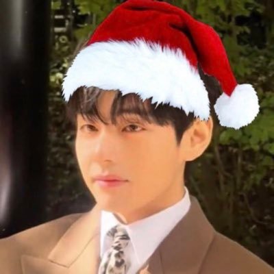 prettiesttaae's profile picture. no one lives for one.