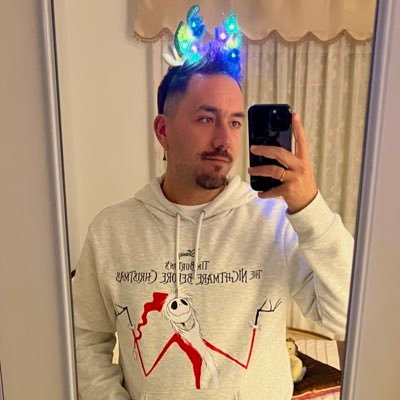 AlbertoAniorte's profile picture. Lord Sith, Entrenador Pokémon de Kanto, Vengador a tiempo parcial, Portador de la Llave Espada e Invocador en camino de salvar Spyra | @AniLock_ing 🔞