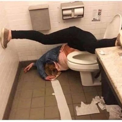 Drunkdoingshits's profile picture. A posting video of drunk people doing stupid things (parody account)