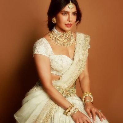 saanvi234987's profile picture. Just a girl, living with millions of unsaid thoughts & feelings 🚶‍♀️