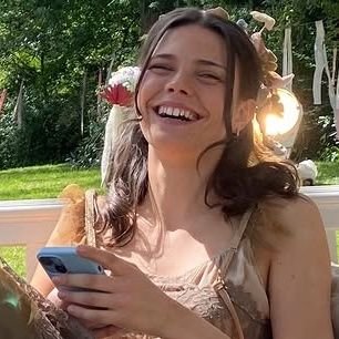 maainchesensoo's profile picture. books📚
if you can't find me look for me at maxton hall