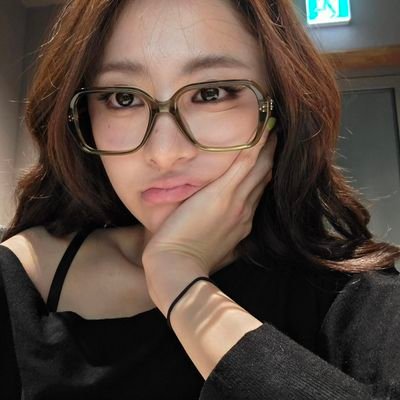 huhynjines's profile picture. 