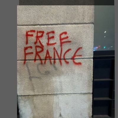 ColibriExt54386's profile picture. Ex muz à cause de ses horreurs. Ne plus jamais reproduire les années 30. Courage aux juifs du monde.Vive Israel en sécurité. De DROITE.PAS D'ABONNÉS GAUCHOS SVP