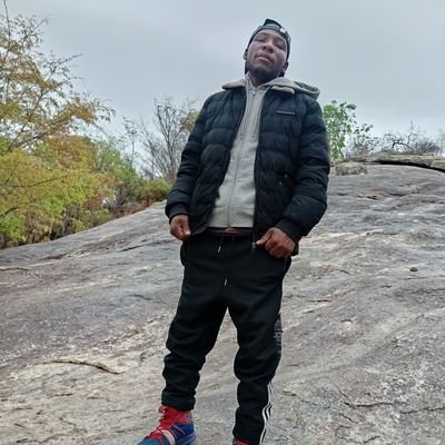 JKabudura's profile picture. one eye open