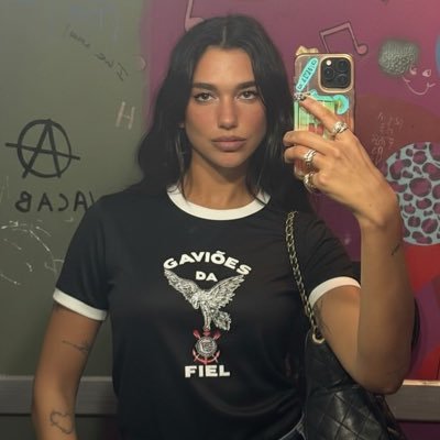 aneurodiva's profile picture. me desculpa por ser menina