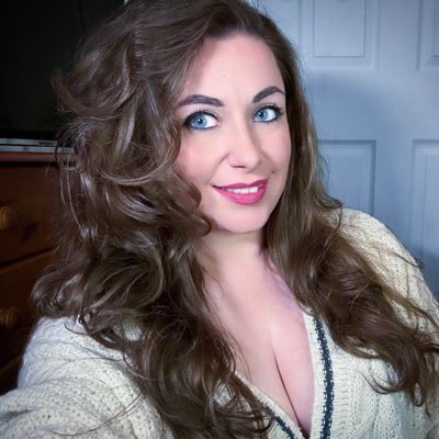 TheFlyingVixen's profile picture. Midwife to Train Driver, Aviation Lover, Apple Nerd. Photos/videos taken from a position of safety. Views/opinions are my own, not my employer. No DM’s please!