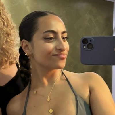 bandeuse2brits's profile picture. nor gather into barns