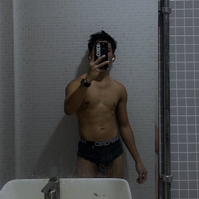 aesianboii's profile picture. 29 🇵🇭 • five two (short king) • running • lifting • hiking • not an alter