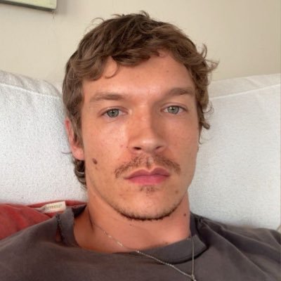 rileyauras's profile picture. 