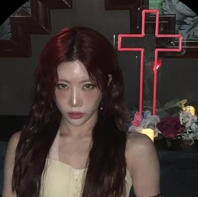 amposteryves's profile picture. #skzloona crumbs!                                                                               🇹🇷🇷🇺
