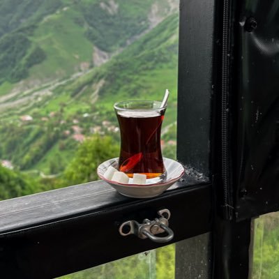 Vlll____'s profile picture. مَنْ عزّ بالأقوامِ ذلّ بذلِهم وَمن عزّ بالرّحمنِ ظلّ عزيزًا