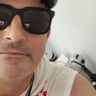 espantalloamigo's profile picture. Psicología Punk + frikismos + retranKa mode =  🎸   ✏️   🥋   🐾  🏄  🍉
@UniversidadeUSC