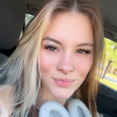 teelevonn13's profile picture. ♑️ • mother of 3 • licensed tattoo artist @ Salty Siren