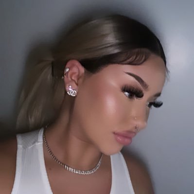 sagedovina's profile picture. 19 ౨ৎ || short n' sweet 🝮 || all natural ˃̵ᴗ˂ snapchat: sagexodovina // IG:thesagedovina