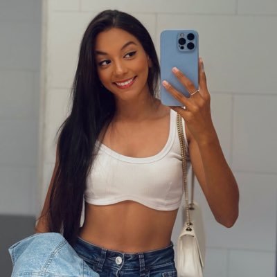 karenncrf7's profile picture. 