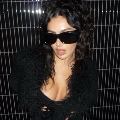 missmountebank's profile picture. it’s so obvious i’m your number 1