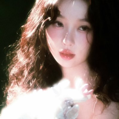 Eshteur's profile picture. ꒰ https://t.co/vOaZD55tF8 书欣, Qizz ✶ ꒱ Esther Yu. Hidupnya seindah lakon yang dimainkan (&.) Nantikan, #SpeedAndLove ❤︎