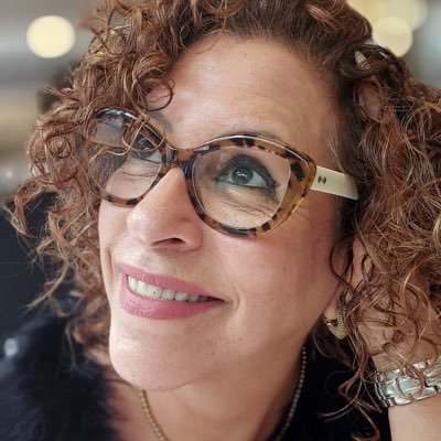 cica_niteroi's profile picture. Advogada, carioca que sonha viver em um país onde quem mija fora do penico, responda por isso e não tenha clemência.  🇧🇷🌴🇧🇷🌴🇧🇷