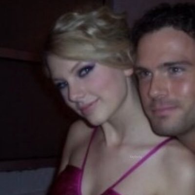 krmisthebreez's profile picture. 22 🦀