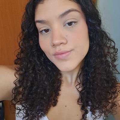 itslanisz's profile picture. old habits die screaming