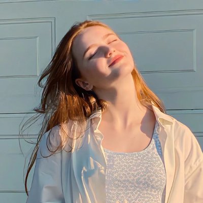 estellesther23's profile picture. 