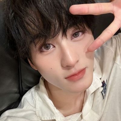 y3ll0w0's profile picture. #아크 #MARKLEE 1999.08.02 ⋆˚࿔ 
 ꪆৎ ˚⋆ /ᐠ• ˕ •マ