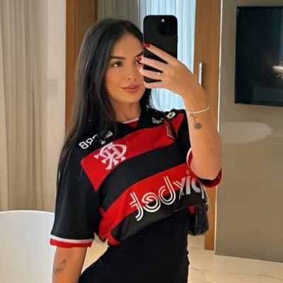 njxbea's profile picture. • realmente, na minha veia corre o sangue vermelho e preto. | 🏳️‍🌈