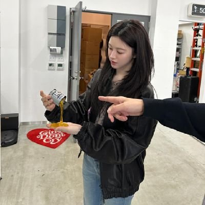 ProfsCrystal's profile picture. ᨳㅤ៸៸ㅤ°˖⩩200912 8070: Crystal Ecclesena Solnicki 𑁍 a reliable chaperone who guarded Hufflepuff as their Mhysa. ᥫ᭡ Kantor pos: @iefacteur