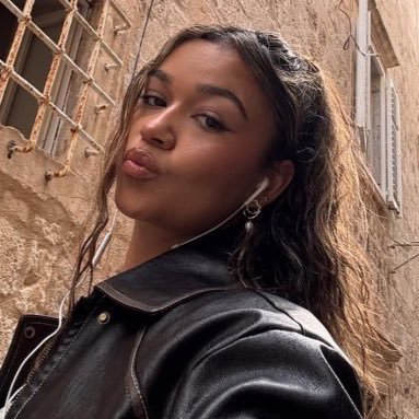 canceladw's profile picture. golden hour glow.