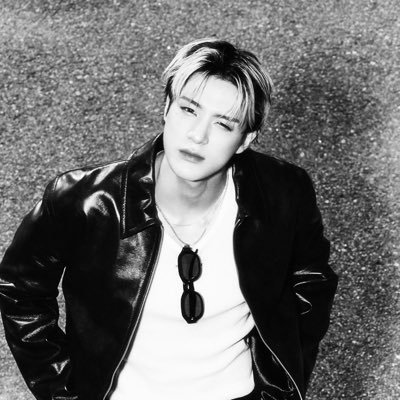 wjenoi's profile picture. 𝟐𝟎𝟎𝟎 : 𝐚 𝐩𝐞𝐫𝐬𝐨𝐧 𝐰𝐡𝐨 𝐡𝐚𝐬 𝐞𝐱𝐭𝐫𝐚𝐨𝐫𝐝𝐢𝐧𝐚𝐫𝐲 𝐜𝐡𝐚𝐫𝐦.