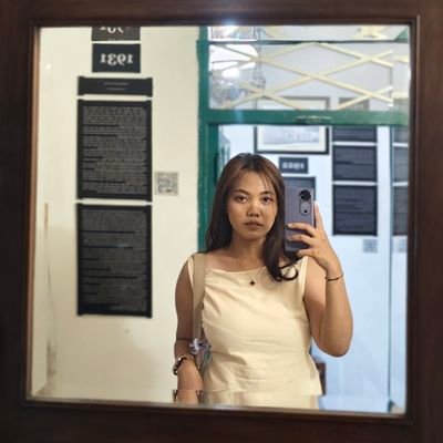 yourbestieright's profile picture. ini tempat oversharing