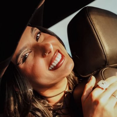 uniaocastela_'s profile picture. "que olho lindo, verde. se eu tivesse um olho assim eu seria um nojo" - ana flávia voice's 🫂— sempre é pouco demais. eu te amo além | @anafcastela🫀