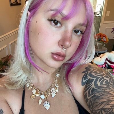 corinna_ka93444's profile picture. let me be your dirty lil secret 🤫🔞 
new acc follow up