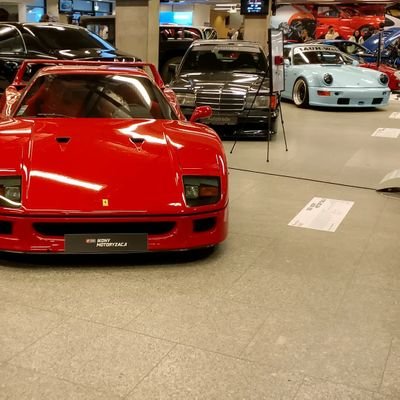 UrMom5884871807's profile picture. 