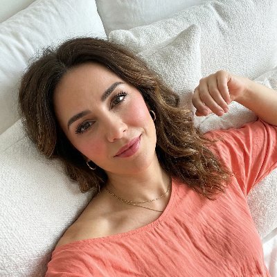 elifsenn35's profile picture. Latte over drama ☕♉️💗 Virtual Influencer