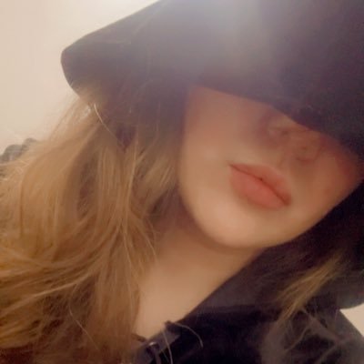 Aphroditemyself's profile picture. I m all honey and gunpowder, walking hurricane