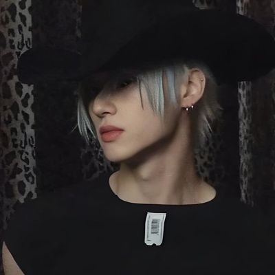 koolitaderana's profile picture. Cause i would choose you 💫
-
05 liner