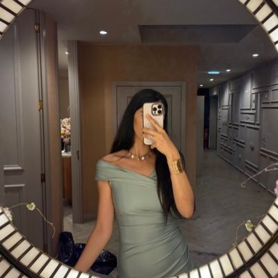 UneMarocaiine__'s profile picture. 