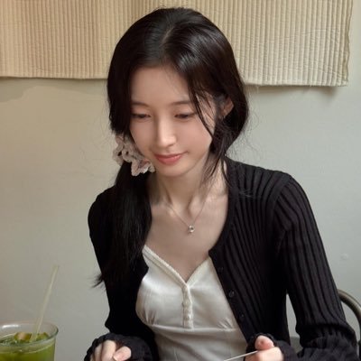 sagitaprl's profile picture. rarely-seen.