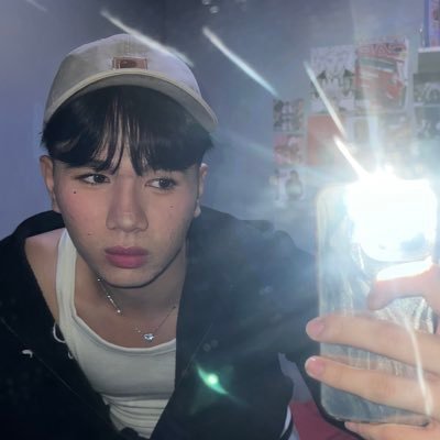 blueyellowlemon's profile picture. uhhh hi?