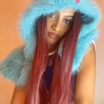 ellyikonic's profile picture. haven't u heard im the internet girl
—katseye 2025
                     ★666        999★