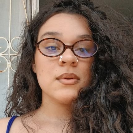 madamexuxu's profile picture. sla faço várias coisas tipo biomedicina, maquiagem, artesanato, toco pandeiro...