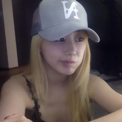 lovethence's profile picture. 