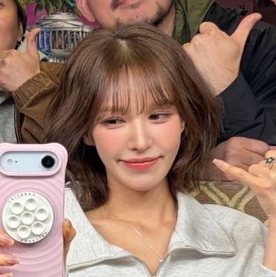 telvrdadar's profile picture. With my https://t.co/iD1pyw5zwJ —  레드벨벳  🍬  half time baker, full time Navia's lover.