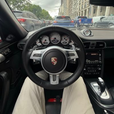 ezemarch's profile picture. Professional car & menta granizada enjoyer  -  Abogado así que opino de todos los temas como si supiera