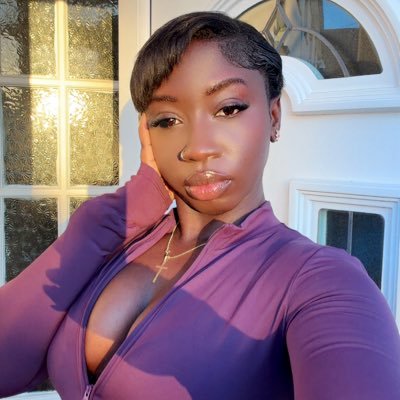 prettiestchelly's profile picture. the london art scene’s baddest bitch. #stush ⭐️