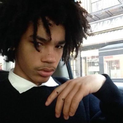 bluintermission's profile picture. pursuit of world peace. 💙