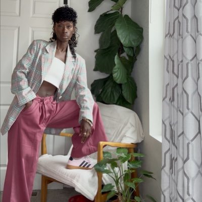 1Nonly_mo's profile picture. if I were you I’d hate me too. -lil Kim-