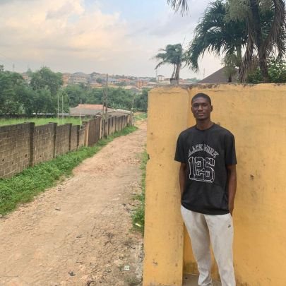 Officiallesh's profile picture. Qui pense trop, je ne suis pas dans la position de parler.